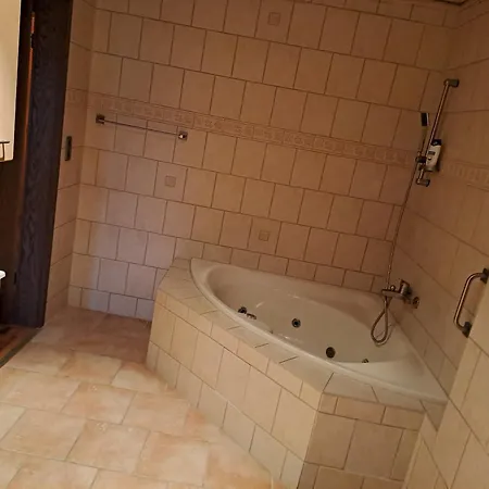 Geraeumige 5 Zimmerwohnung *