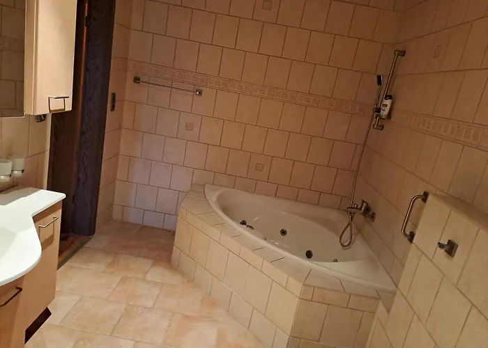 Geraeumige 5 Zimmerwohnung *